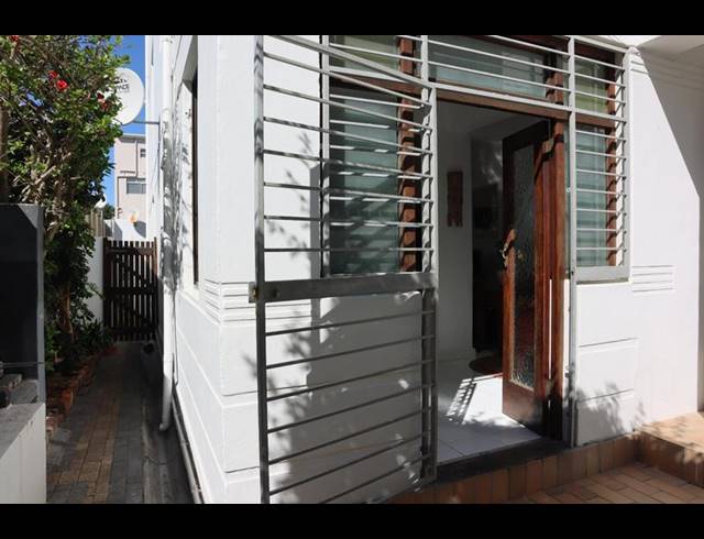 2 BEDROOM PROPERTY TO RENT IN SEA POINT